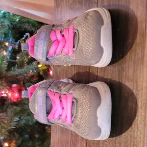 Gently used Size 11.5 Sketchers tennis shoes